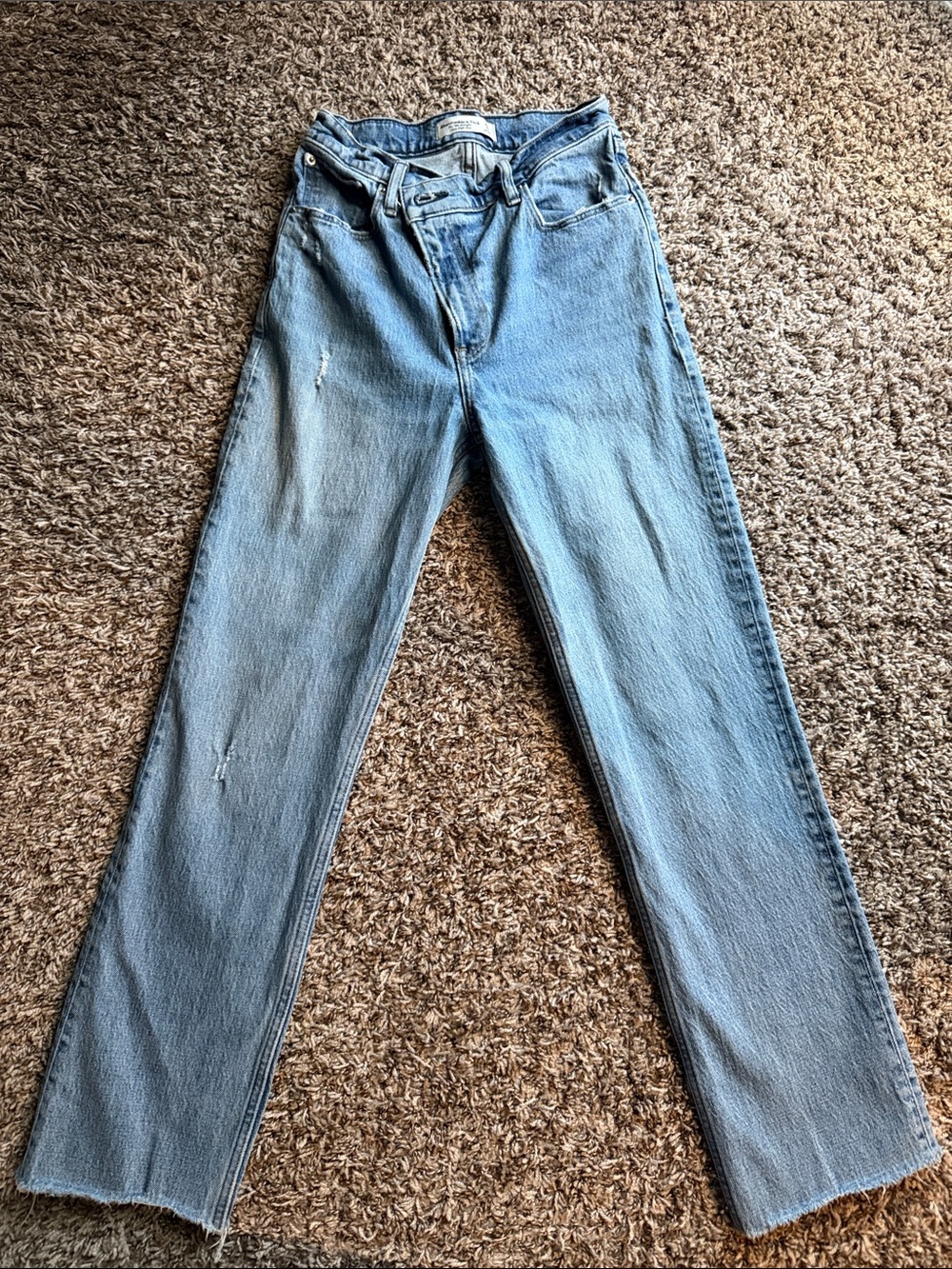 Abercrombie & Fitch Light Wash ‘90s straight ultra high rise